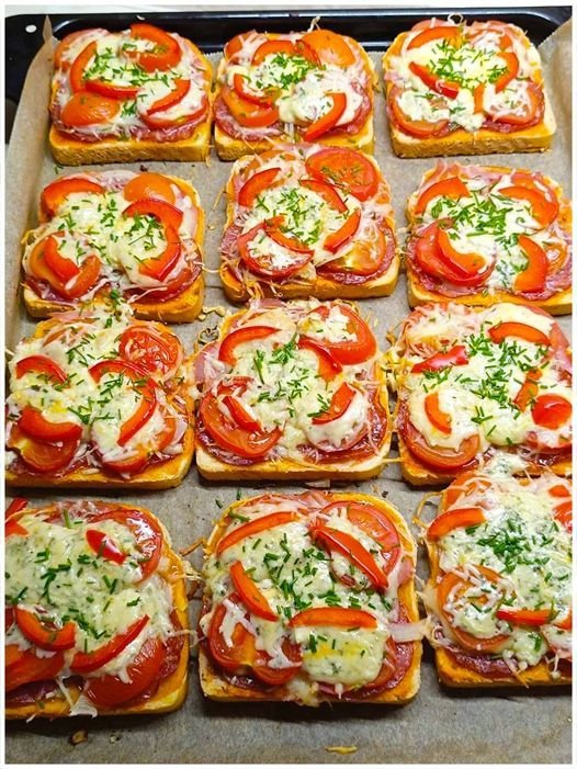 Gestern vor dem Abendessen Tomaten Mozzarella Toast im Ofen gebacken - Kochen Mit Uns