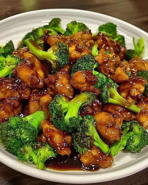 Asiatisches Hähnchen mit 300 g Brokkoli in 15 Minuten zubereitet - Kochen Mit Uns