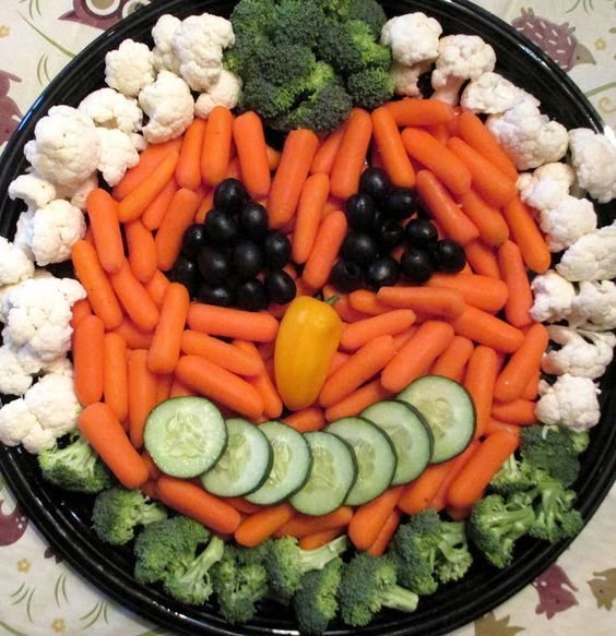 Colorful Pumpkin Veggie Tray Inspiration | Veggie tray for halloween party, Broccoli halloween food, Halloween food ideas
