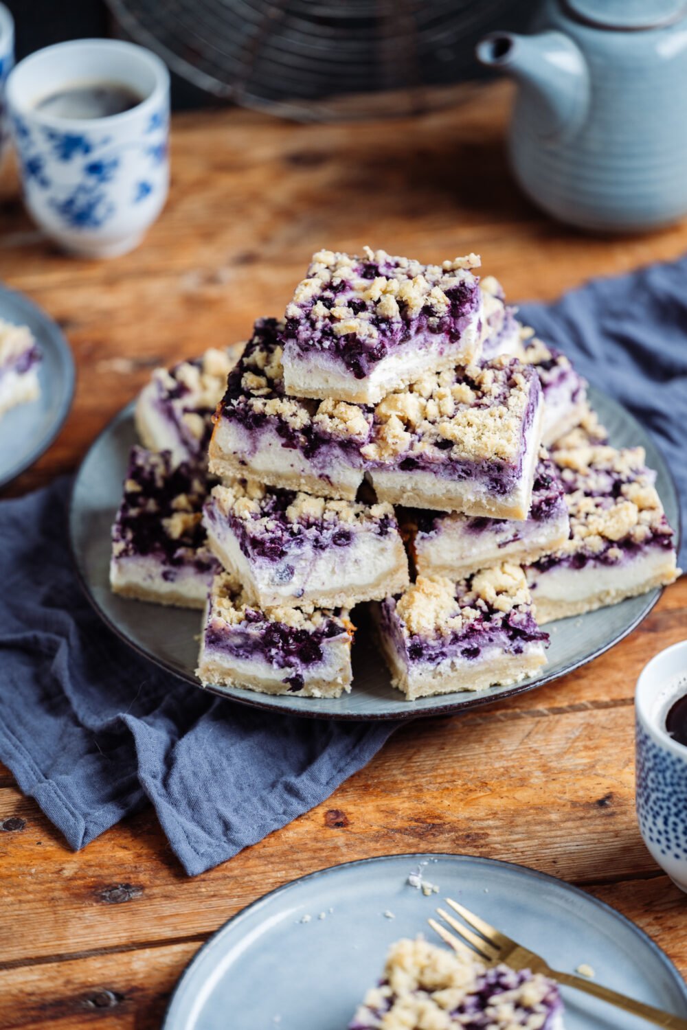 Sheet Cake Quark Cake with Blueberries and Crumble