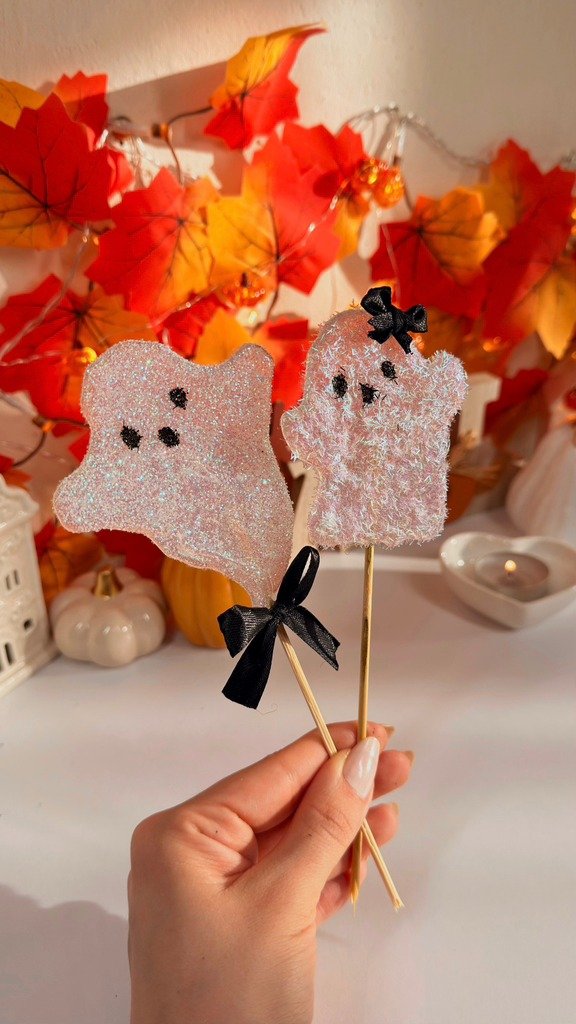 DIY Glowing Ghosts 👻✨ #diy #Halloween #HalloweenDecor #spookyseason #craftideas #creative #magical