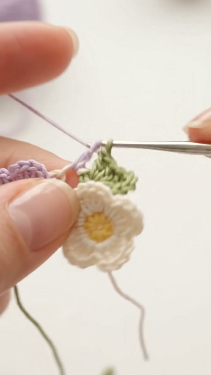 How to Crochet a Micro-Crochet Flower Bracelet 6 Micro-Crochet Flower Bracelet