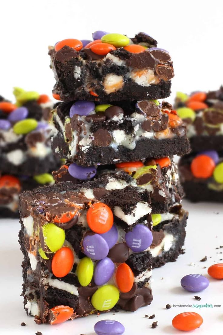Halloween magic bars - howtomakeeasycookies.com