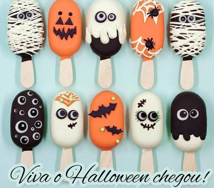 Black and White Halloween Cake Pops | Comidas decoradas de halloween, Doces para halloween, Geladinhos gourmet