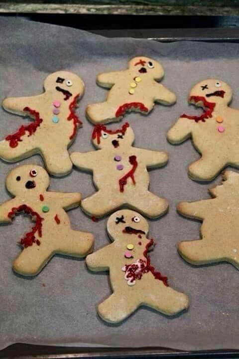 Spooky Halloween Treats: Bloodied Gingerbread Men | Cadılar bayramı yemekleri, Cadılar bayramı atıştırmalıklar, Cadılar bayramı eşyaları