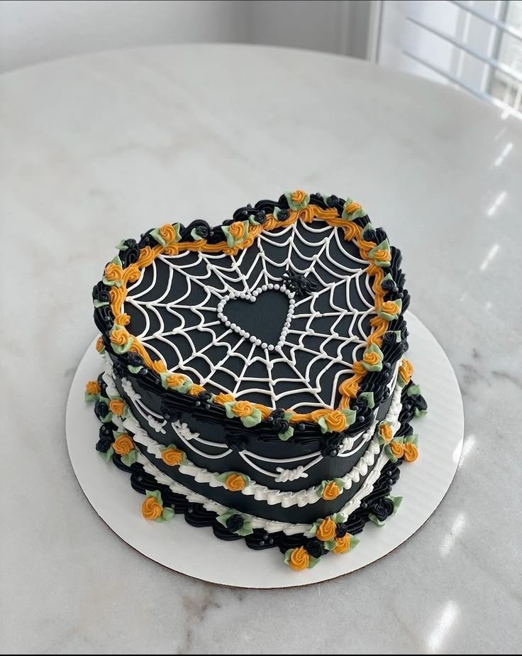 Pretty Halloween Cake with Spider Webs and Orange Flowers | Dessert halloween, Halloween punch, Halloween cake designs
